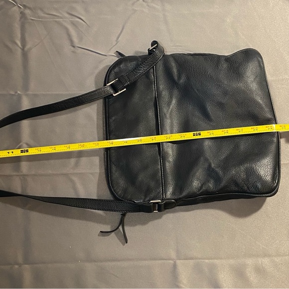 Margot, New York leather Crossbody adjustable strap black purse - Picture 10 of 12